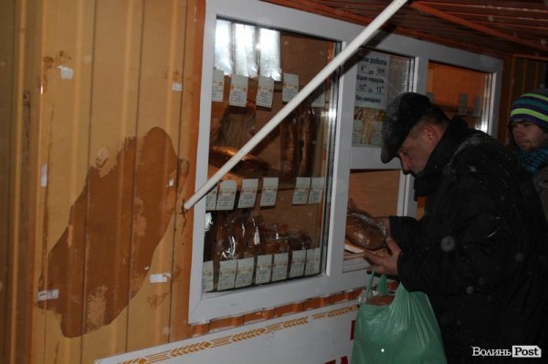  У Луцьку через негоду людям бракує хліба. ФОТО